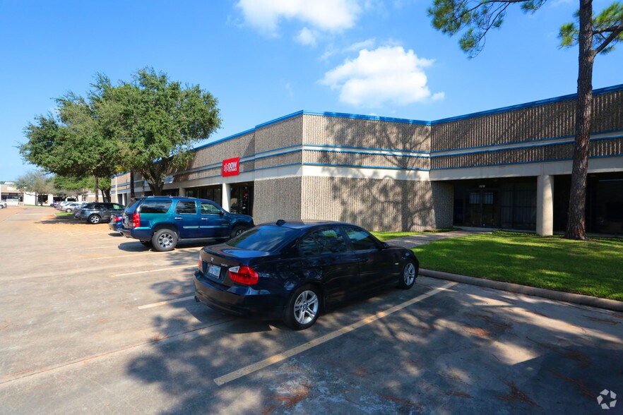 8784-8798 Westpark Dr, Houston, TX à louer - Photo de l’immeuble – Image 2 sur 12