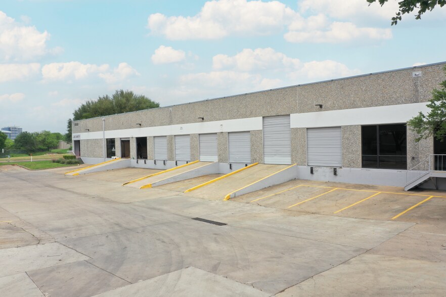 2020 Rutland Dr, Austin, TX à louer - Photo de l’immeuble – Image 2 sur 5