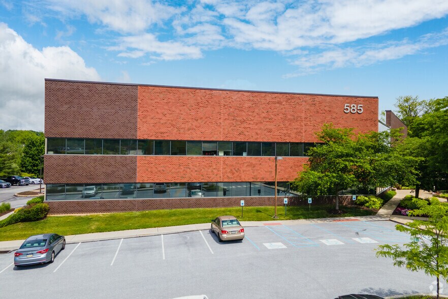 565 E Swedesford Rd, Wayne, PA à louer - Photo de l’immeuble – Image 2 sur 9
