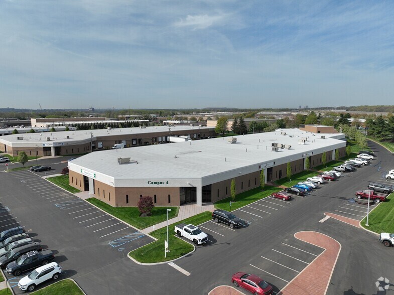 274-300 Raritan Center Pky, Edison, NJ à louer – Image 2 sur 11