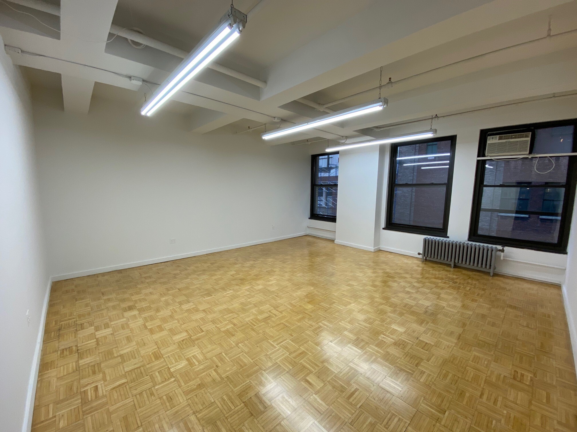 147 W 35th St, New York, NY à louer Photo de l’immeuble– Image 1 sur 4
