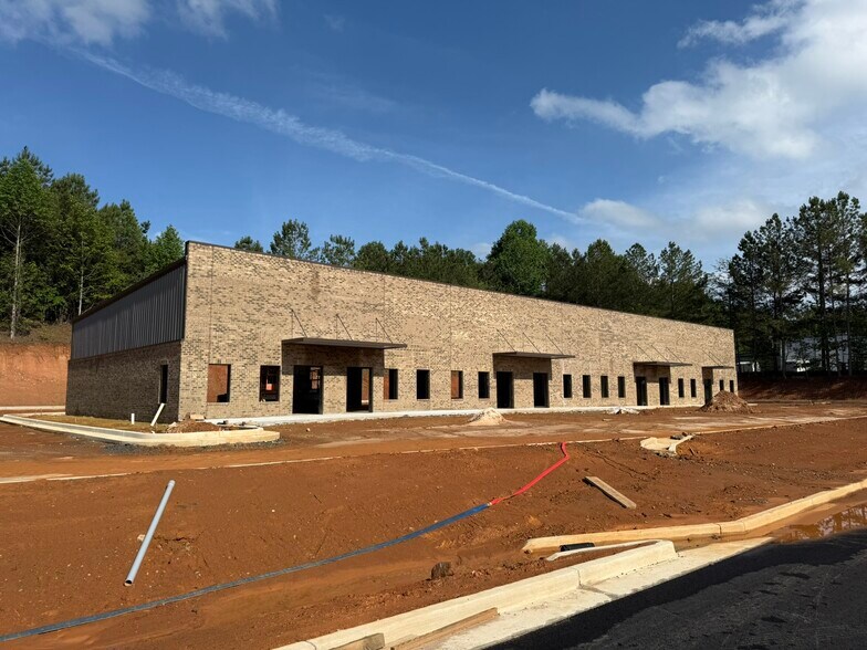 94 Worldwide Dr, Dawsonville, GA à louer - Photo de l’immeuble – Image 3 sur 6