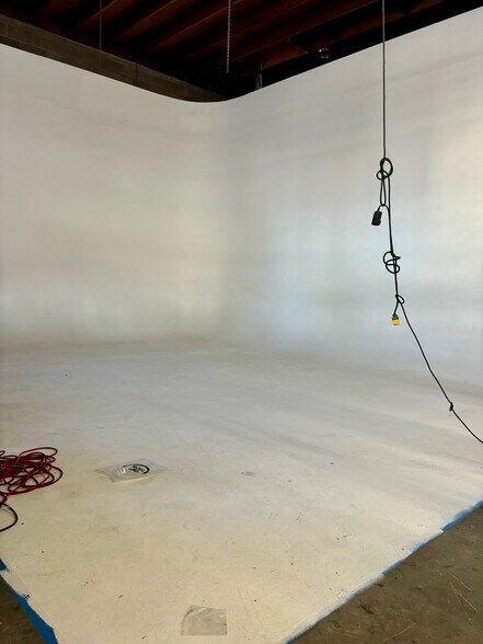 2618 E 55th St, Los Angeles, CA à louer - Photo de l’immeuble – Image 3 sur 7