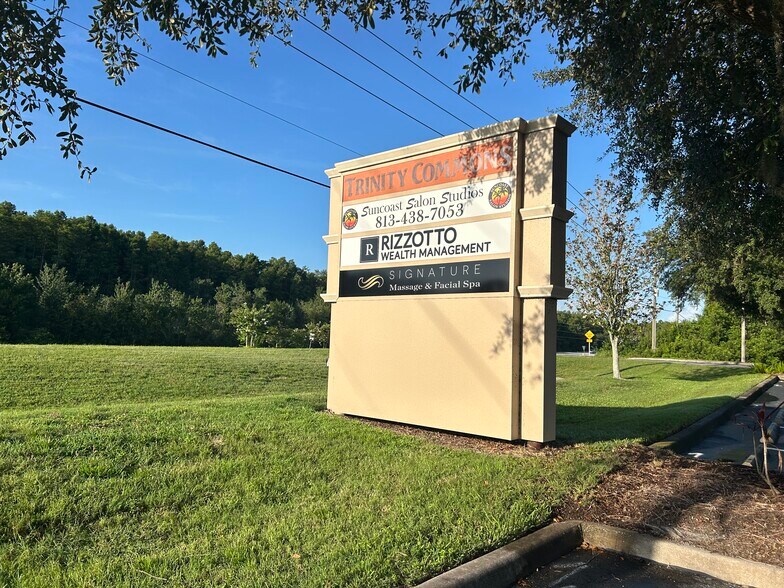 7747 Mitchell Blvd, Trinity, FL à vendre - Photo de l’immeuble – Image 3 sur 12