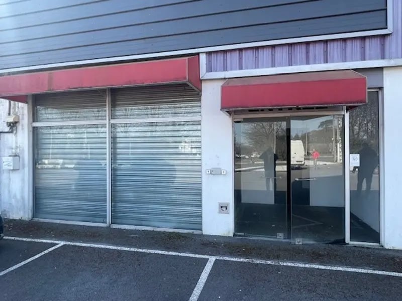 Local commercial dans Tarbes à louer Photo de l’immeuble– Image 1 sur 7