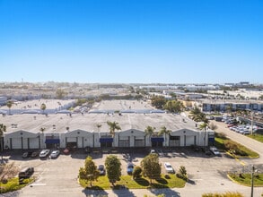 7370-7384 NW 56th St, Miami, FL à louer Photo intérieure– Image 2 sur 26