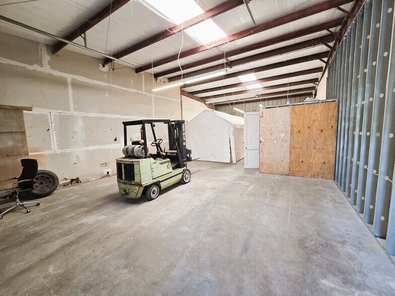 946 13th Ln, Vero Beach, FL à louer - Photo intérieure – Image 3 sur 8