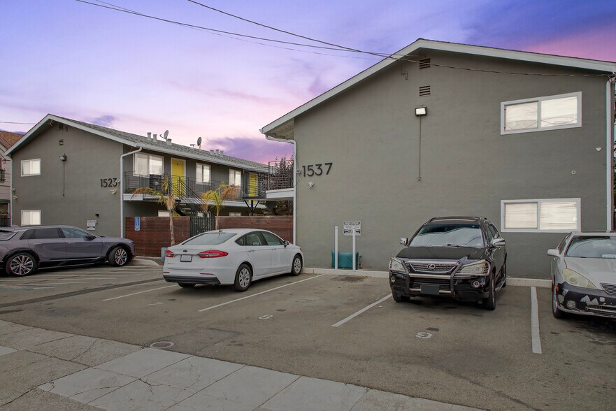 1537 8th Ave, Oakland, CA à vendre - Photo de l’immeuble – Image 1 sur 26