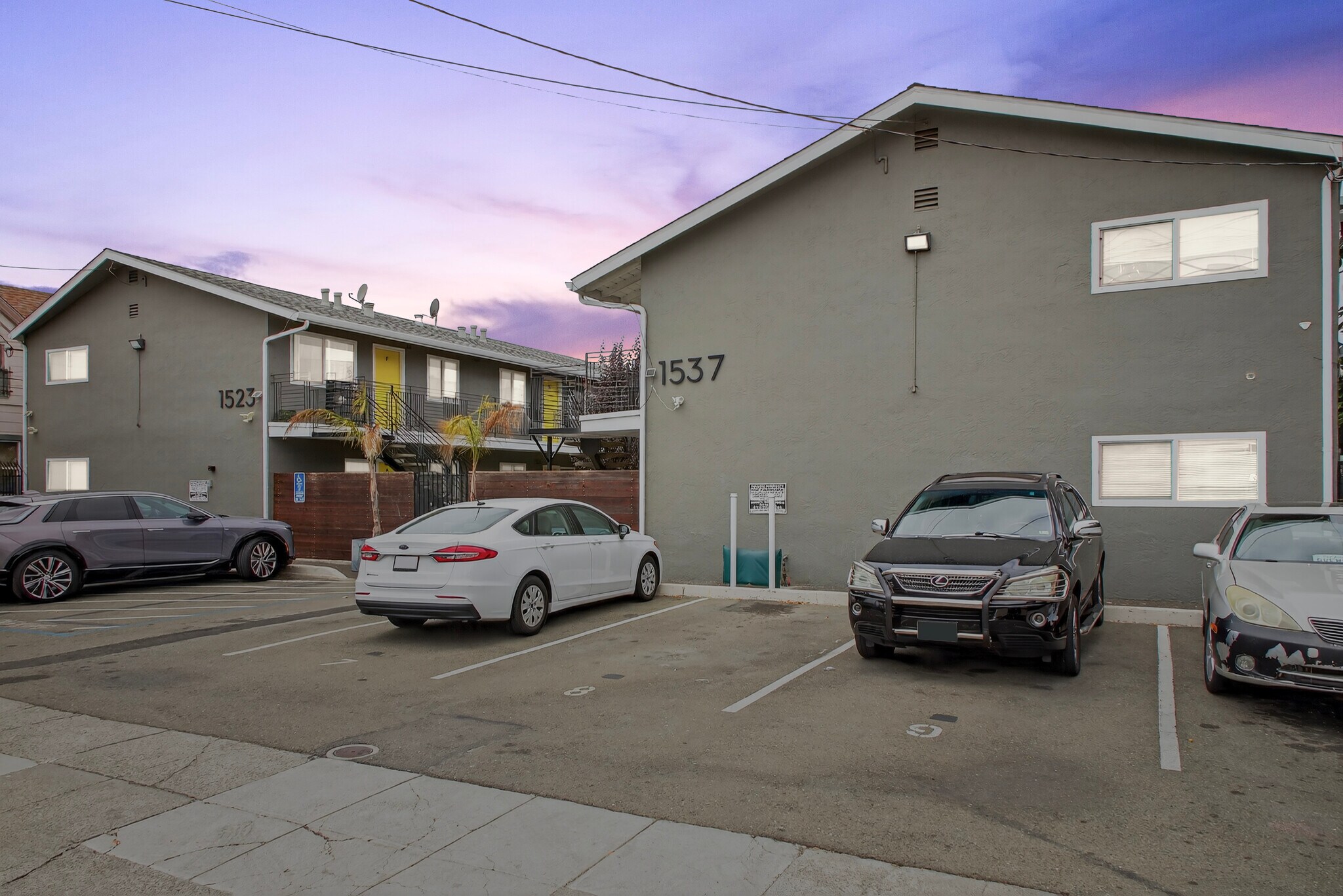 1537 8th Ave, Oakland, CA à vendre Photo de l’immeuble– Image 1 sur 27