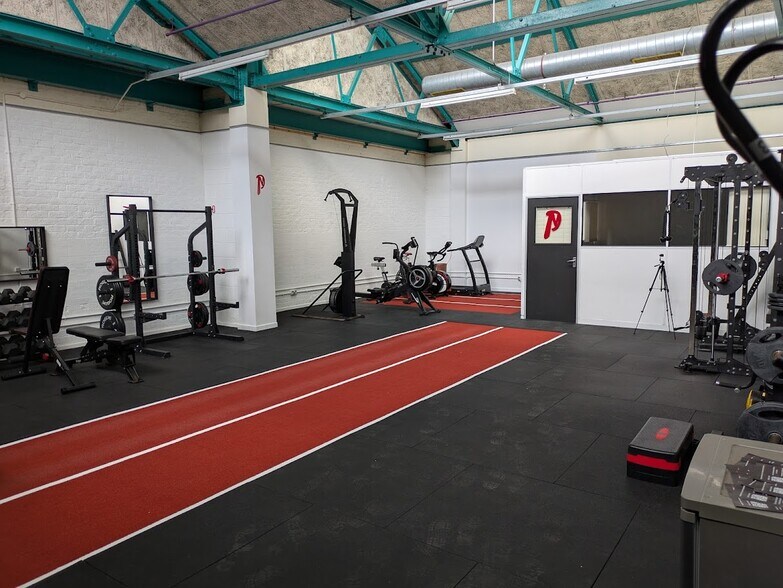 Victoria St, Oldham à louer - Photo de l’immeuble – Image 2 sur 25