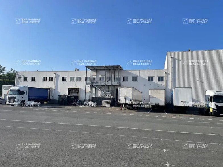 Industriel/Logistique dans Bassens à louer - Photo de l’immeuble – Image 1 sur 16