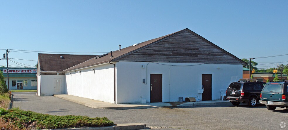 1190 Old Country CR-58 Rd, Riverhead, NY à louer - Photo de l’immeuble – Image 2 sur 4
