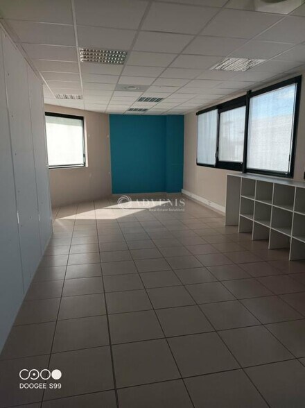 Bureau dans à louer - Photo intérieure – Image 2 sur 5