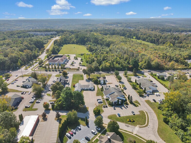 107 Main St, Hebron, CT à vendre - Photo de l’immeuble – Image 3 sur 43