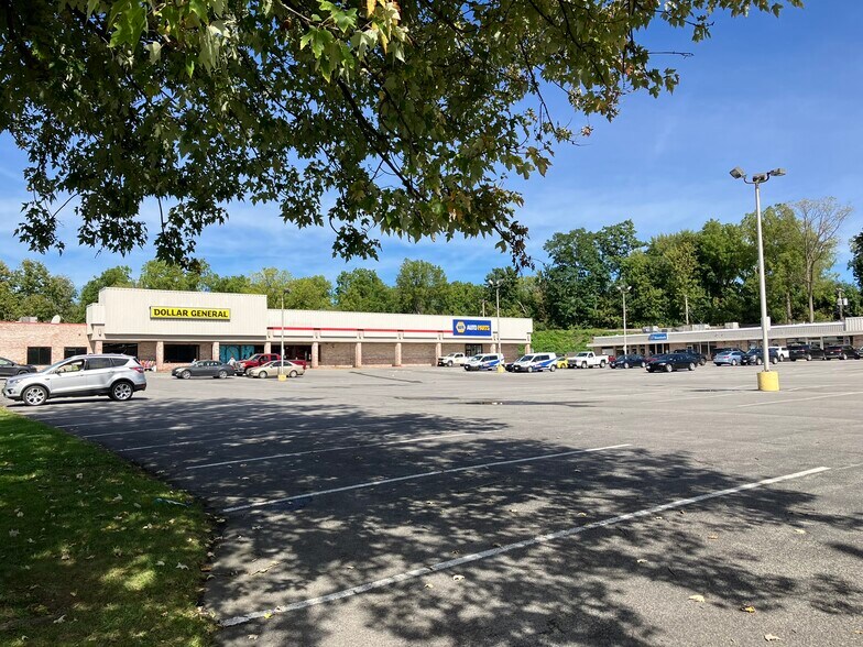 West Ave Plaza portefeuille de 2 biens à vendre sur LoopNet.fr - Photo de l’immeuble – Image 1 sur 5