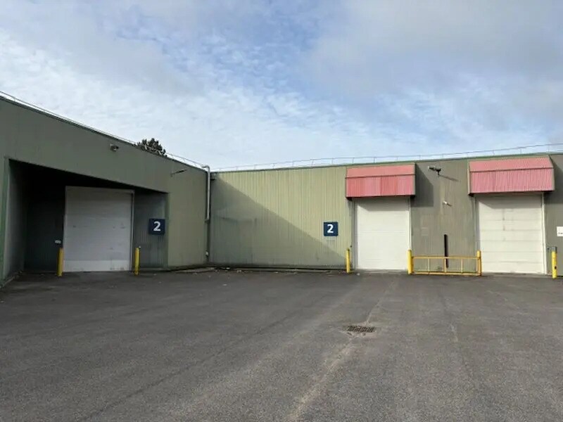 Local d’activités dans Saint-Thibault-des-Vignes à louer Photo de l’immeuble– Image 1 sur 6