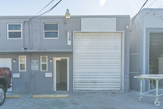 653 W 27th St, Hialeah, FL à louer Photo de l’immeuble– Image 2 sur 6