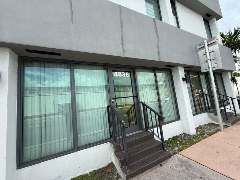 801 Monterey St, Coral Gables, FL à louer - Photo de l’immeuble – Image 2 sur 25