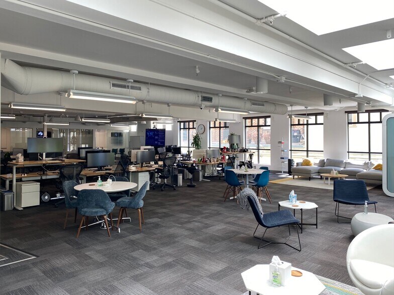 153 Castro St, Mountain View, CA à louer - Photo de l’immeuble – Image 1 sur 17