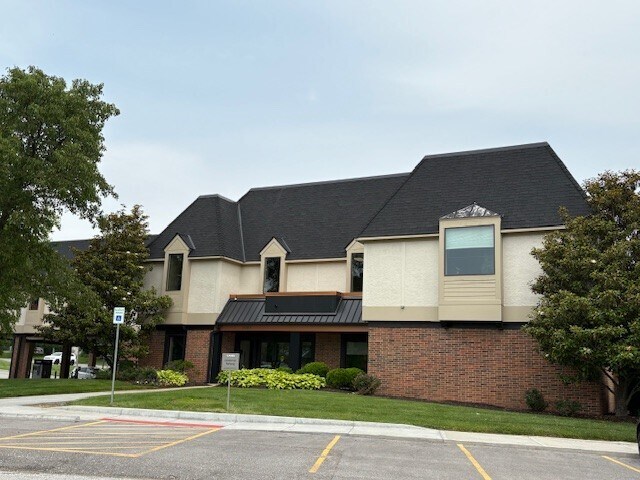 15301 W 87th Street Pky, Lenexa, KS à louer - Photo de l’immeuble – Image 2 sur 3