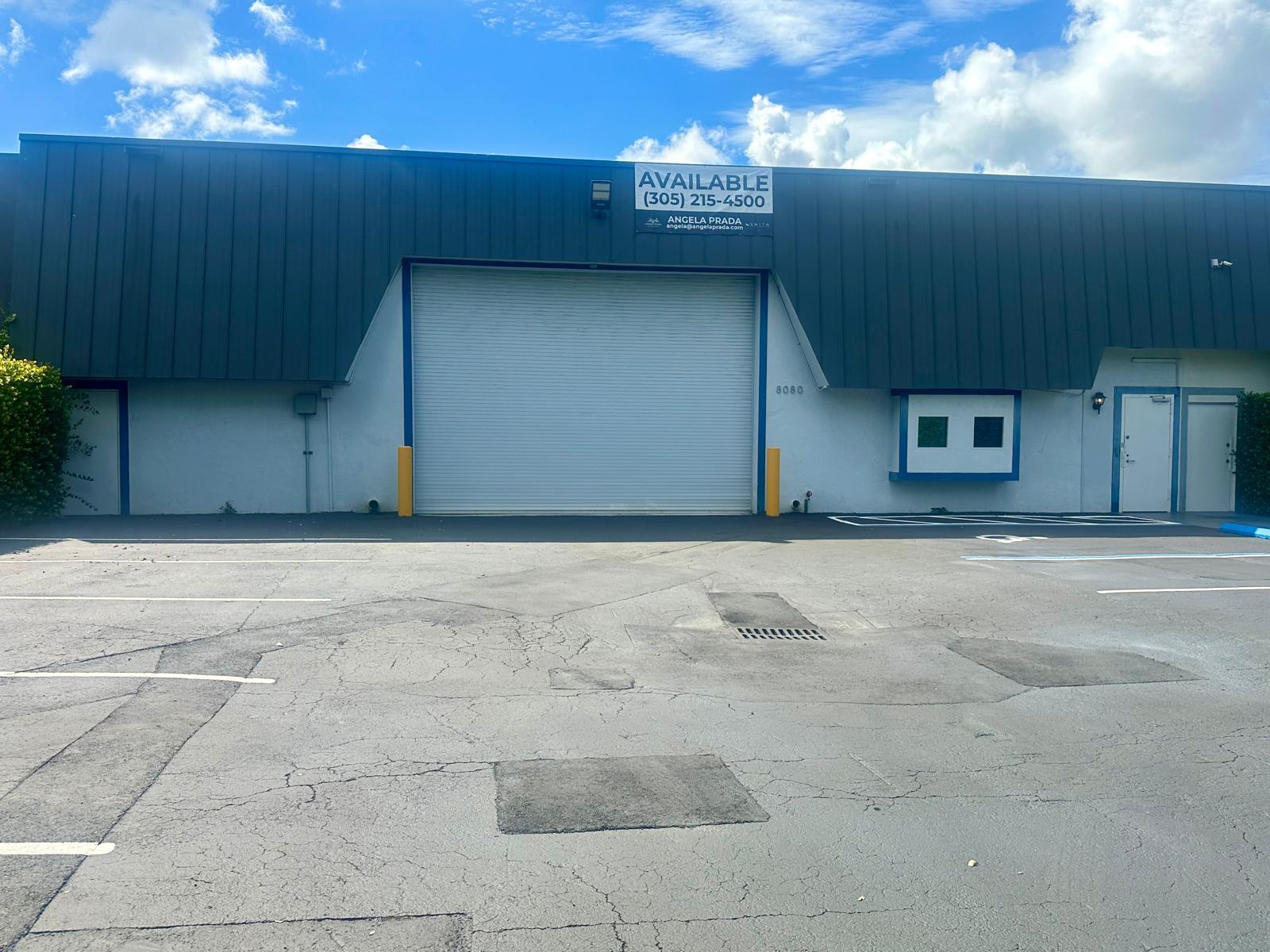 8080-8100 NW 33rd St, Doral, FL à louer Photo intérieure– Image 1 sur 12