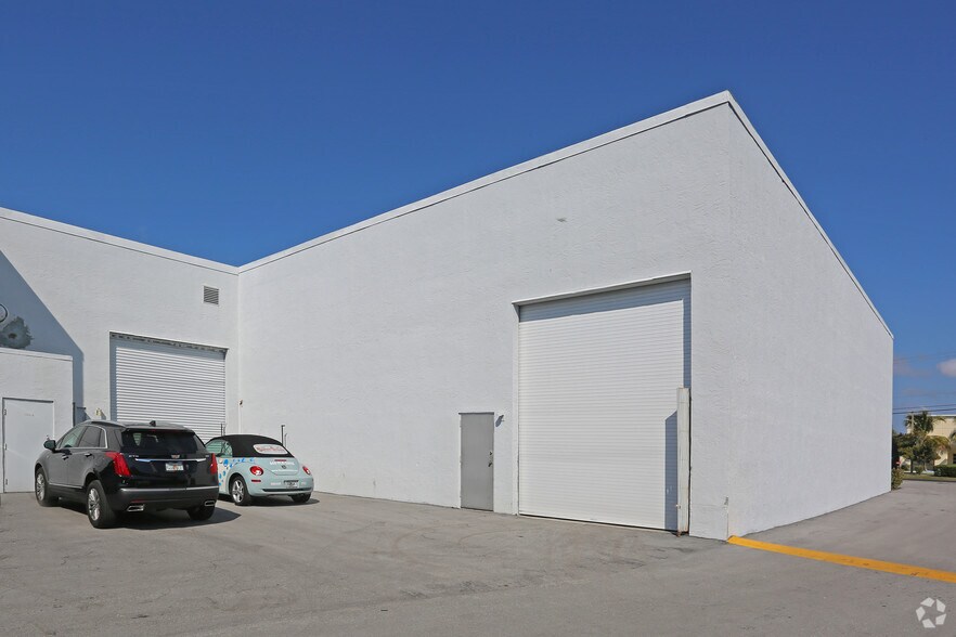 1080-1090 S Rogers Cir, Boca Raton, FL à louer - Photo de l’immeuble – Image 3 sur 4