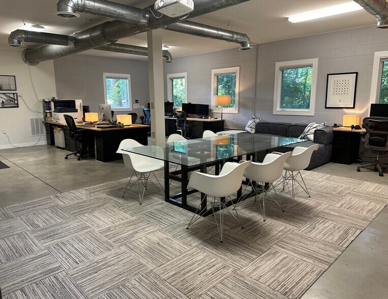 2035 Manchester St NE, Atlanta, GA à louer - Photo de l’immeuble – Image 2 sur 16