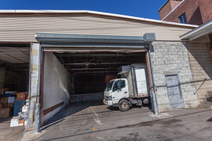 1698 Main St, Peekskill, NY à louer - Photo de l’immeuble – Image 3 sur 17