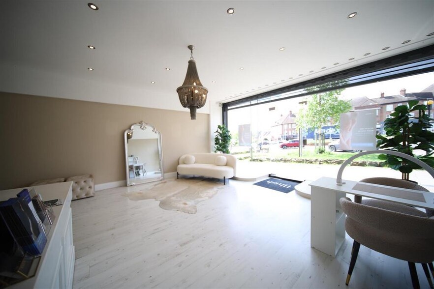 15 Hampden Sq, Londres à vendre - Photo de l’immeuble – Image 3 sur 8