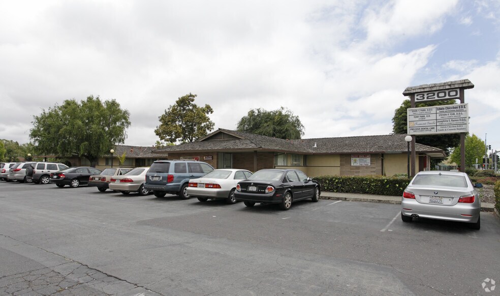 3200 Mowry Ave, Fremont, CA à louer - Photo de l’immeuble – Image 3 sur 23