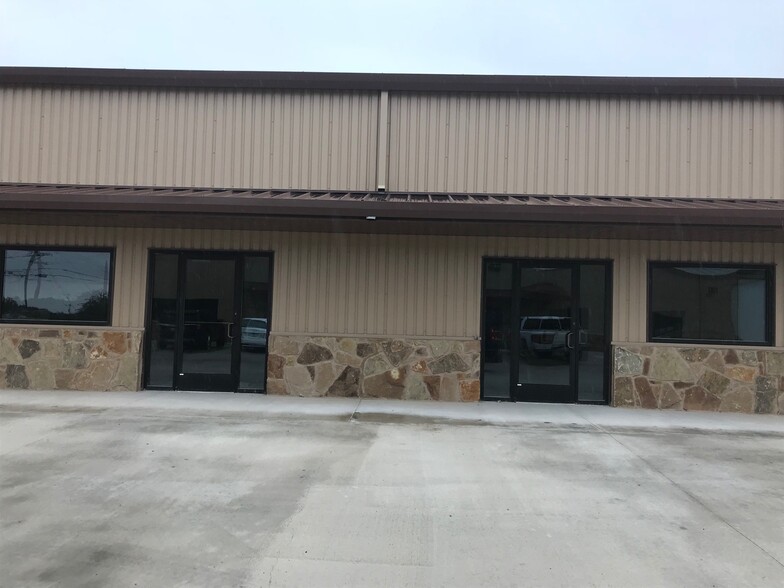 22111 W State Highway 71, Spicewood, TX à louer - Photo de l’immeuble – Image 3 sur 8