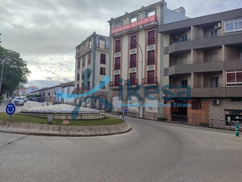 Local commercial dans Torredonjimeno, Jaén à vendre - Photo de l’immeuble – Image 3 sur 28