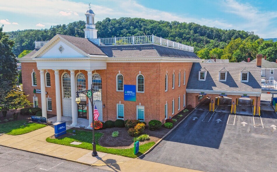 450 W Main St, Covington, VA à vendre - Photo de l’immeuble – Image 1 sur 3