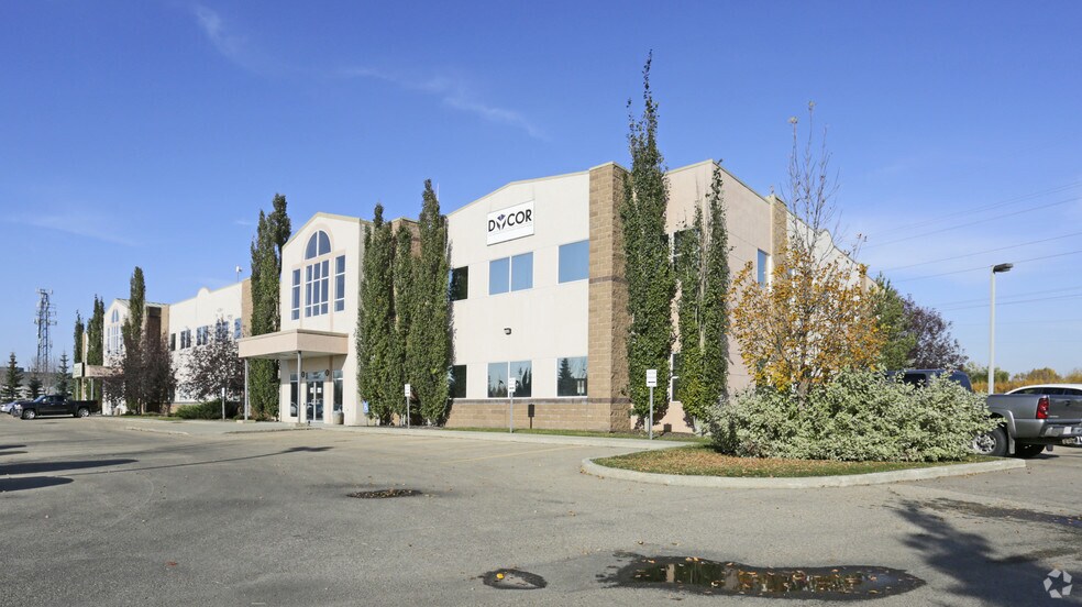 1851-1855 94 St NW, Edmonton, AB à louer - Photo principale – Image 1 sur 4
