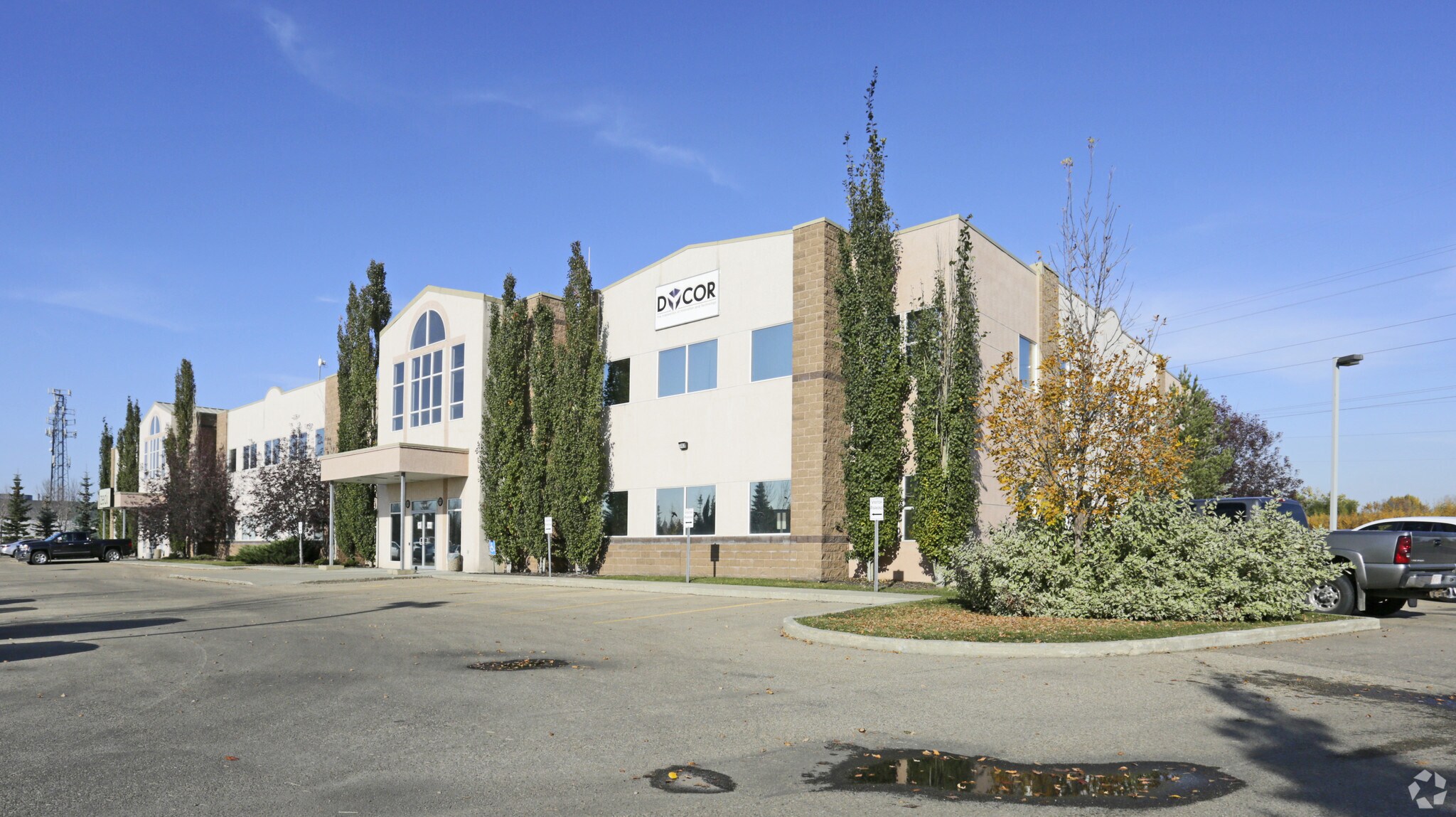 1851-1855 94 St NW, Edmonton, AB à louer Photo principale– Image 1 sur 5