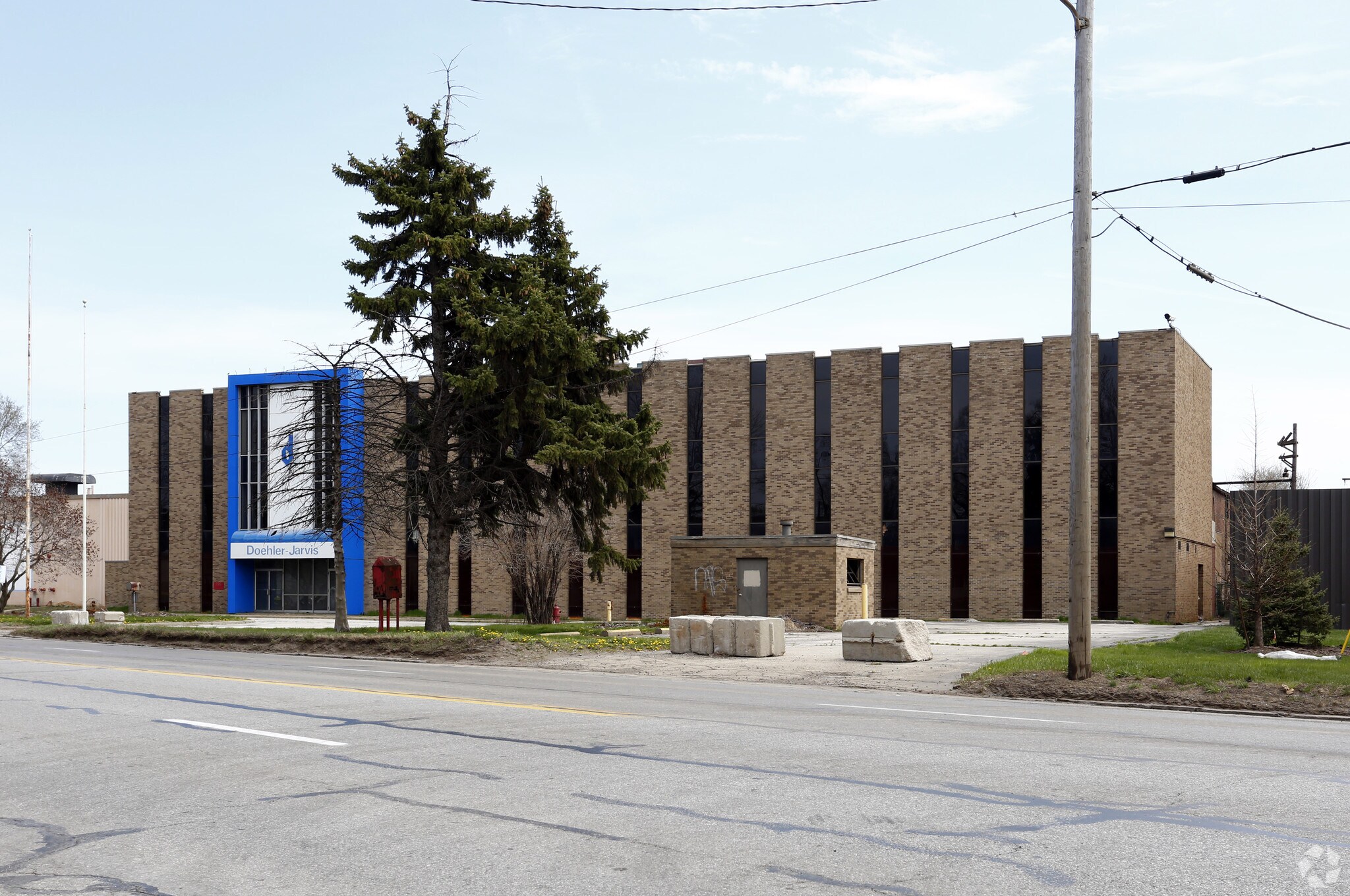 5400 Detroit Ave, Toledo, OH à louer Photo de l’immeuble– Image 1 sur 6