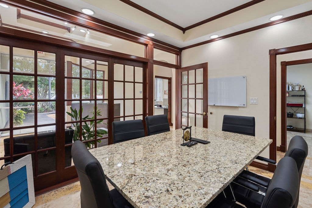 7901 Kingspointe Pky, Orlando, FL 32819 - Lot 20 - - Photo intérieure - Image 1 of 19