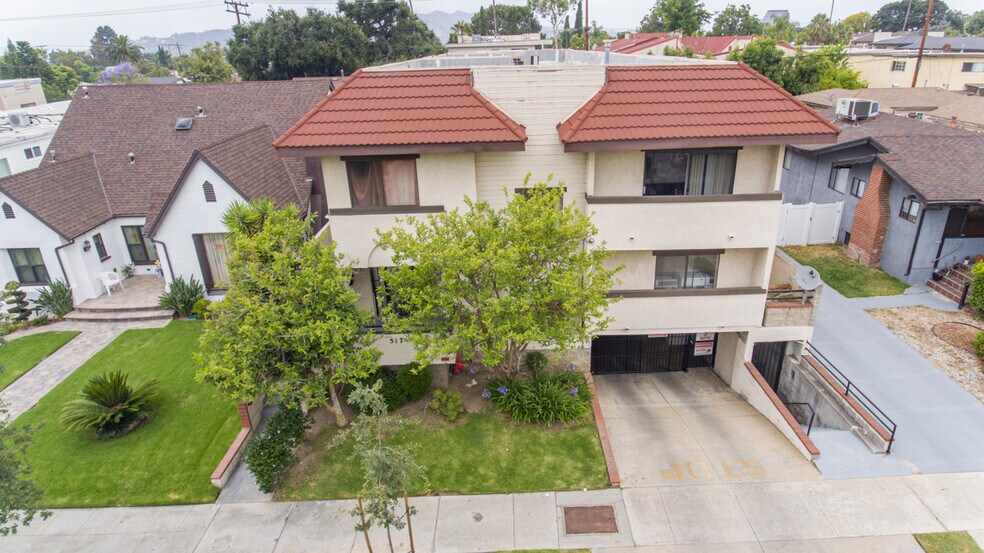 517 Fischer St, Glendale, CA à vendre - Photo de l’immeuble – Image 2 sur 13