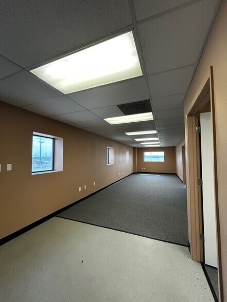 111 E McCarty Ln, San Marcos, TX à louer - Photo de l’immeuble – Image 3 sur 7