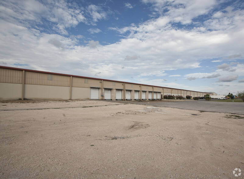 2705 Quality Ln, Brownsville, TX à louer - Photo de l’immeuble – Image 2 sur 5