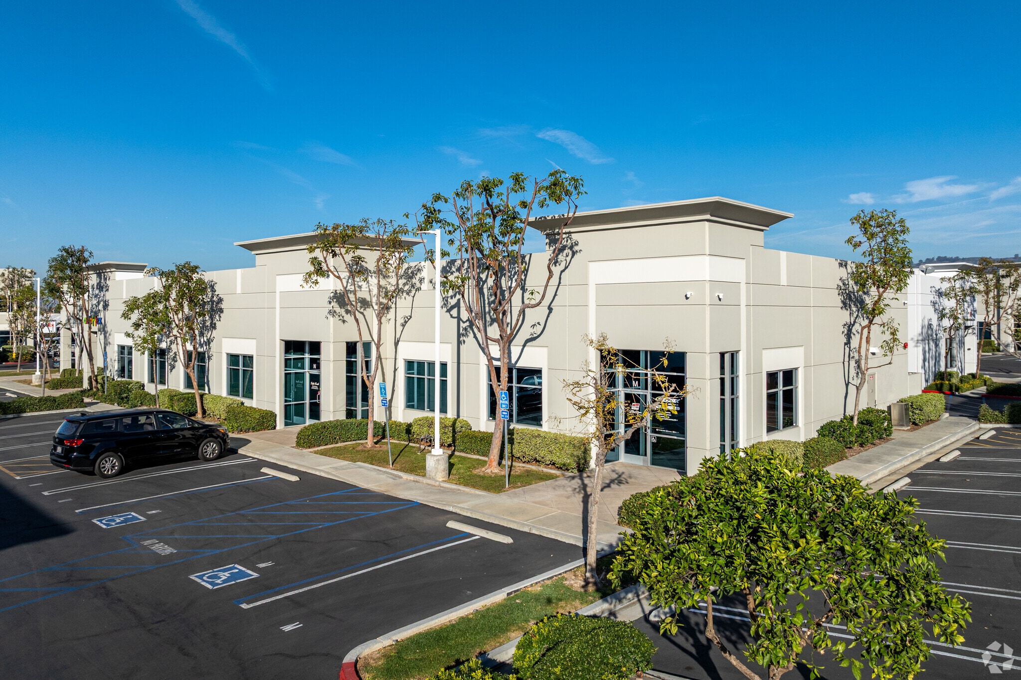 511 S Harbor Blvd, La Habra, CA à louer Photo principale– Image 1 sur 8