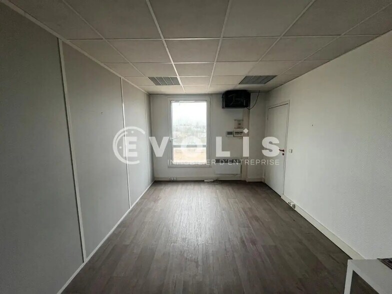 Bureau dans Valenton à louer - Photo de l’immeuble – Image 3 sur 13