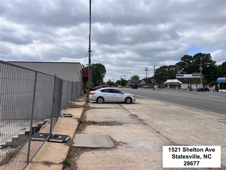 1521 Shelton Ave, Statesville, NC à vendre - Photo de l’immeuble – Image 3 sur 5