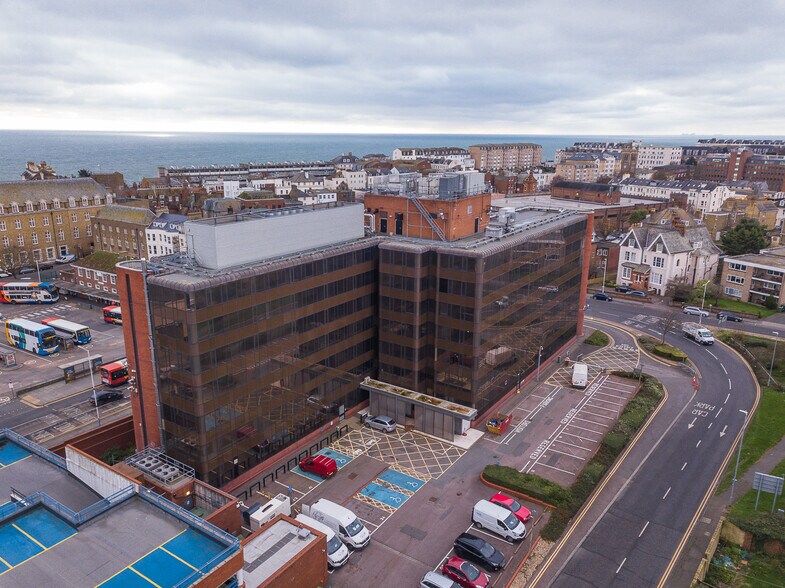 Middelburg Sq, Folkestone à vendre - Photo de l’immeuble – Image 1 sur 19