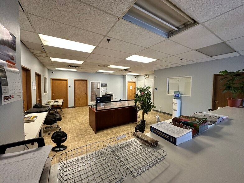 1903 121 Av NE, Edmonton, AB à vendre - Photo intérieure – Image 3 sur 13