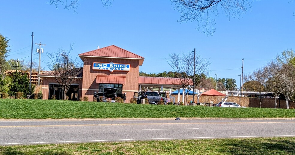 120 Brawley School Rd, Mooresville, NC à vendre - Photo de l’immeuble – Image 1 sur 8