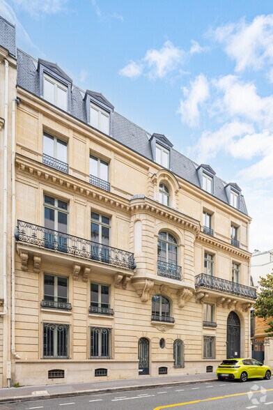 48 Rue La Pérouse, Paris à louer - Photo de l’immeuble – Image 2 sur 4