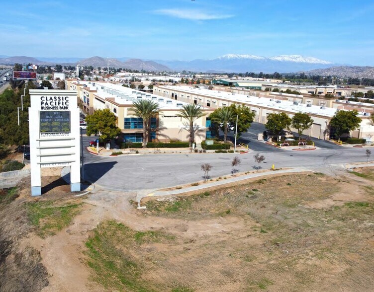 1680 Illinois Ave, Perris, CA à louer - Photo de l’immeuble – Image 3 sur 5