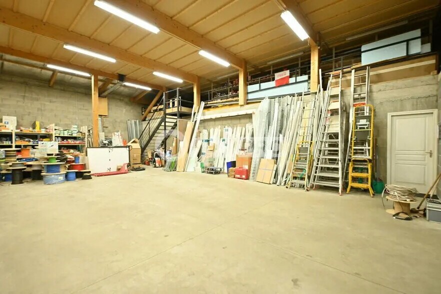 Local d’activités dans Thurins à louer - Photo de l’immeuble – Image 2 sur 12