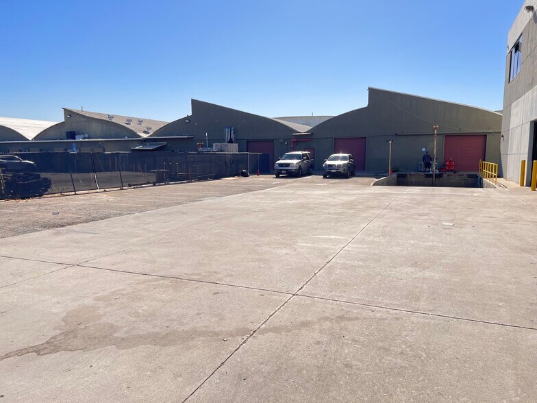 2280 E Curry St, Long Beach, CA à louer - Photo de l’immeuble – Image 3 sur 31